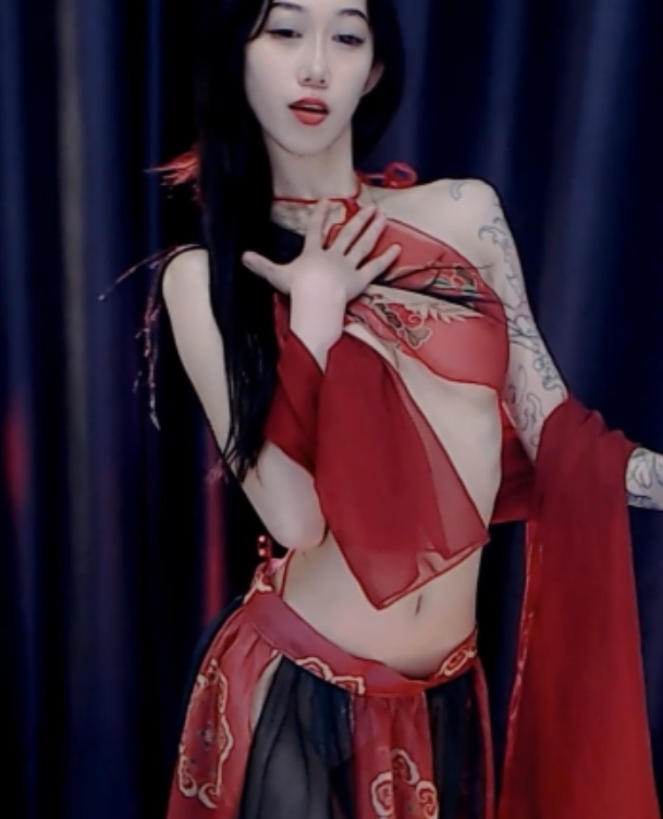 虎牙苏曼：闪现舞蹈37v7.7g，百度ED2K热度飙升