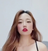 云资源，观众们可以轻松获取到小奶瓶的精彩视频合集，感受她带来的快乐和放松。