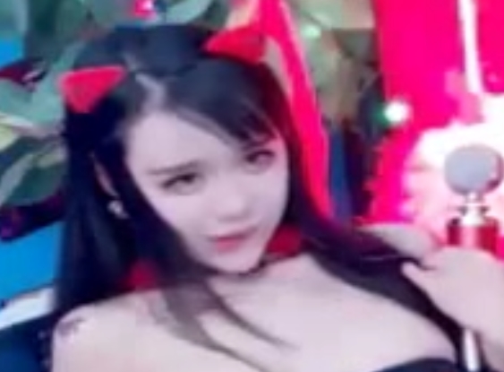 恋夜妮子:30v7.7g节目收藏18,百度搜索量飙升