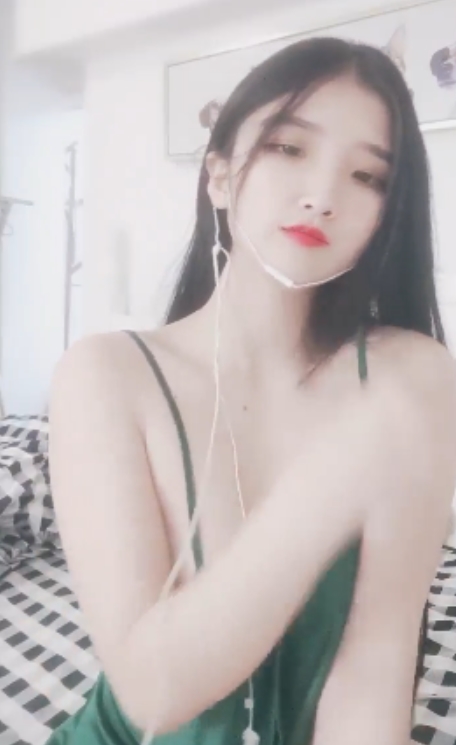 女神清欢:44v30g视频合集+11v7.35g新作,魅力无法抗拒