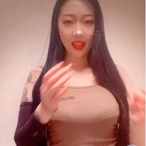 快手人气大灯主播欣妹妹：笑容灿烂，视频合集丰富多样