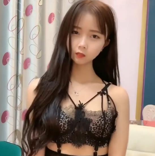 温柔苗张傲娇定制自拍合集：多彩生活风格一网打尽