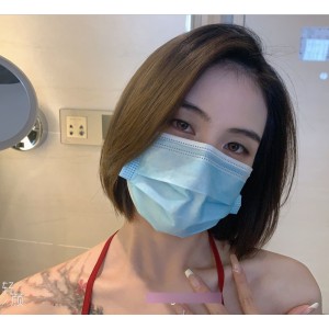 00后抖音主播小雨展示晶莹剔透水花技巧，引发热议