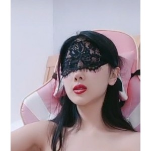 性感女模特直播秀，宅男互动撩骚诱惑，助理道具运动解压