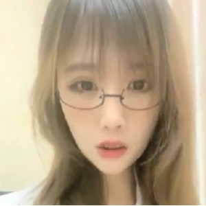 御姐眼镜娘沈云琛直播诱惑大罩杯视频350M百度云下载