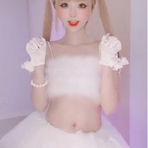 现了反差婊的独特魅力和创意，让人目不暇接，瞬间进入她的独特世界。赶快来一睹为快吧，保证让你眼前一亮，肾上腺素飙升！