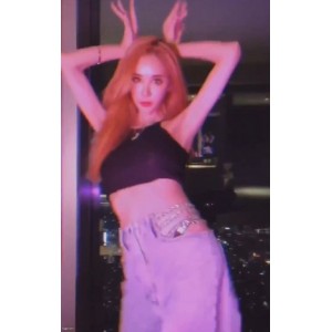 现了反差婊的独特魅力和创意，让人目不暇接，瞬间进入她的独特世界。赶快来一睹为快吧，保证让你眼前一亮，肾上腺素飙升！