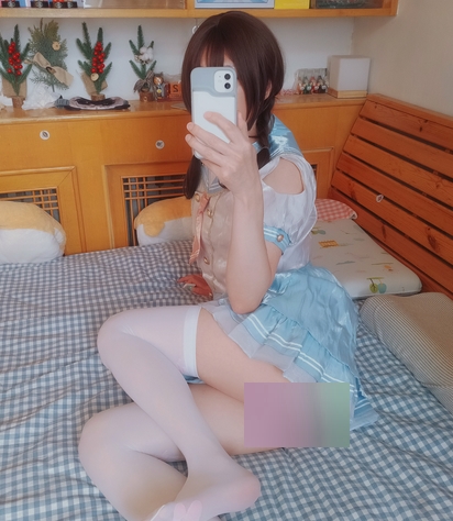 《TS十月的小哀19V8.3G视频片段及图片合集，让男粉见证反差比高兴！》