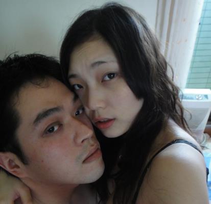 25部4.8G夫妻自拍视频：胶原蛋白美女打粑粑记录，良家反应露脸真实展现