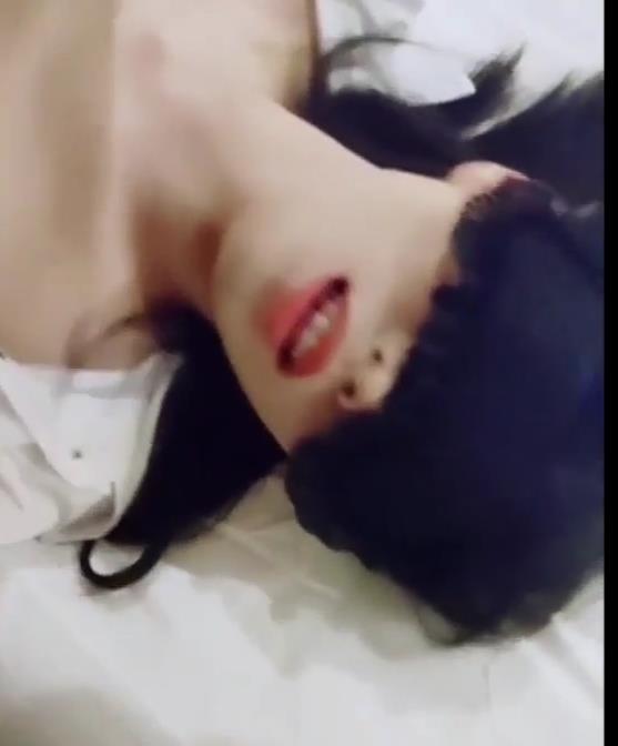 飓风刷屏！R妻大轰趴，推特大神出品，15V-2.4G视频火爆售卖