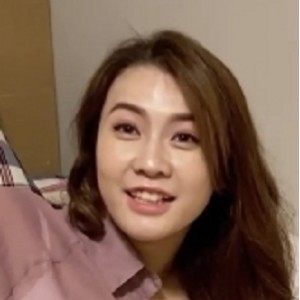 177P,1V,582M可能是指这个资源包含了177张图片、1个视频和582个兆字节的文件大小。根据这个信息，可能的标题可以是：-Limerence內衣解放图片