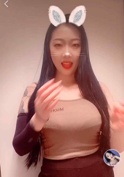 浮力主播欣妹妹：150V5.8G视频集，性感人气爆火