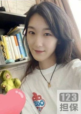 校花李穆轩的视频私照合集