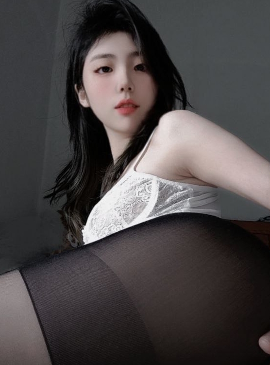 限时抢购SS级清纯女神自拍曝光!11月高价定制,享受3人游的奢华体验!