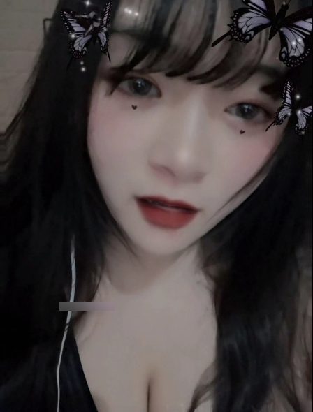 嫩妹luo+ti展示神秘处特写