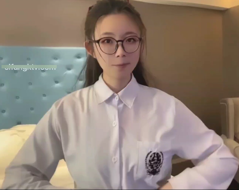 商品学生婚纱女仆服装眼镜反差露脸无屏障内释视频