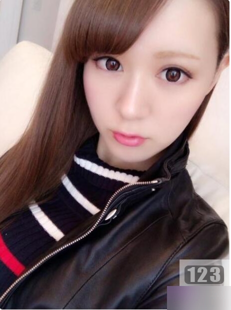 立花瑠莉牛仔裤破洞款