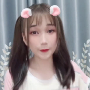 丰满美女网红（小馒头）有尺度写真，黑色比基尼展现熬人事业线