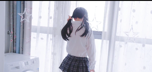 熊猫tv妖娆御姐（ROLAKIKI苏苏）给力热舞，肩带滑落浑然不知