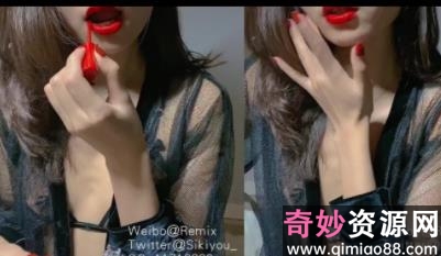 Twitter美艳少女（草莓味的软糖呀）轻纱睡裙自拍，展现曼妙身体线条