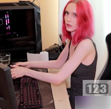 p站颜值天花板女神（Shinaryen），来自俄罗斯的迷人辣妹【2.6g】