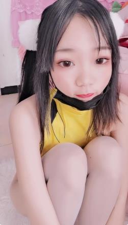 微博新晋超人气高颜值网红（活捉一只云云吖）精品稀缺私拍合集