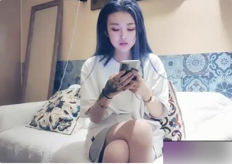 探花约拍高颜值蓝发清冷女孩