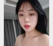 00后超粉嫩大奈美少女露脸私拍合集