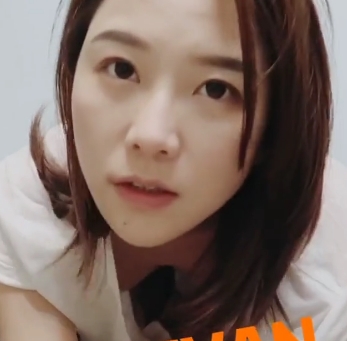 虎牙气质女神<Lyain>极度反差露脸