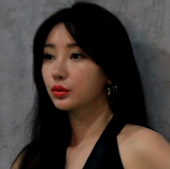 惊现-明星柳岩私拍写真流出+一套棚拍