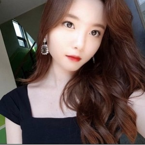 天美传媒《李始宇Siwoo Lee》最新白领女神