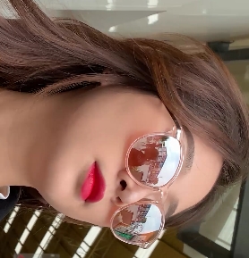 揭秘-长腿美女商场内吃瓜私拍