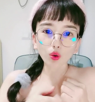 漂亮的女孩白皮肤娃娃漂亮的脸蛋像天使