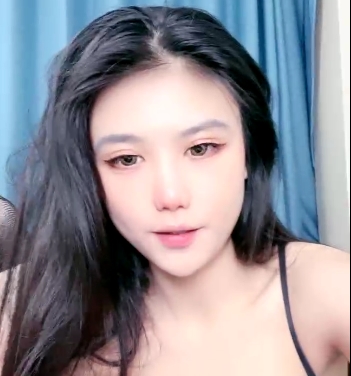 p站百合网红《小处处》展现大馒头