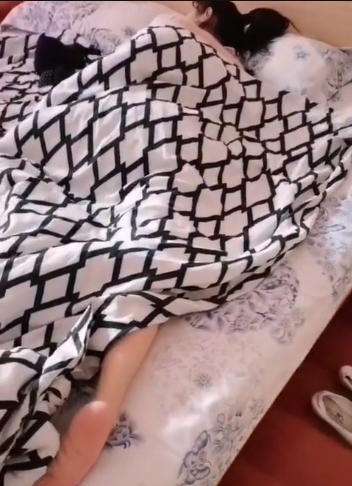 真实拍摄素人恋母下药第一视角