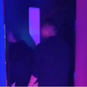 [绿帽老公]单男约会+多人游离谱解压方式[17v+930m][百度盘]