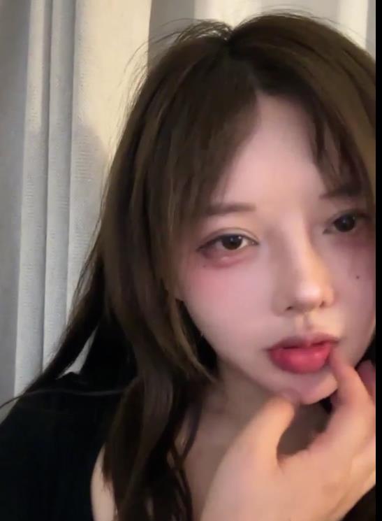 唐泽雪回归自拍4V2.1G观看:两年半缺钱人气低车衣大变化