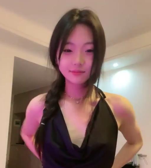 火爆直播福利姬抖音秀道具合集1V747M,年轻漂亮,满足你的要求!