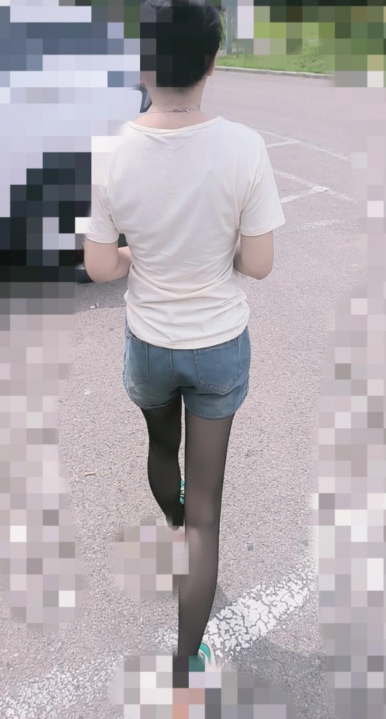 温情母女游戏：刘岚的视频珍藏