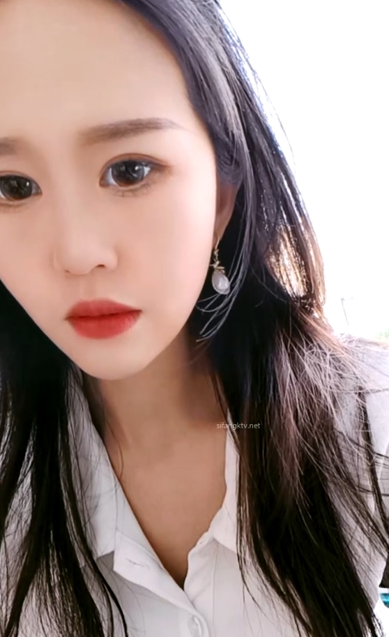 户外女神乌苏儿：188个小性感视频，百度ED2K收藏，厕所战神的魅力展现