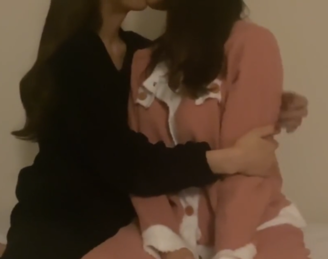 日本百合情侣ED2K原档Ririka&Aya最新合集30V19.3G，甜蜜互动