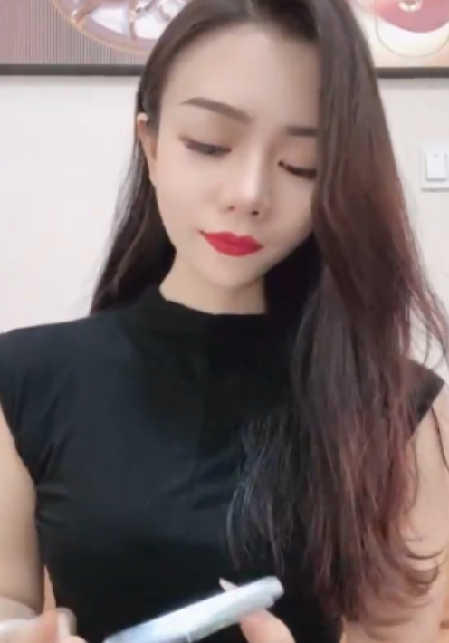 风情万种老板娘鱼鱼最新合集12V17G，腿长魅力无限