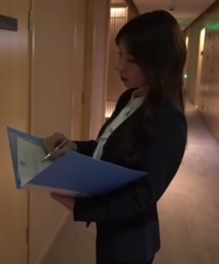 秀人顶级剧情周于希第一视角女神被强1V，剧情丰富