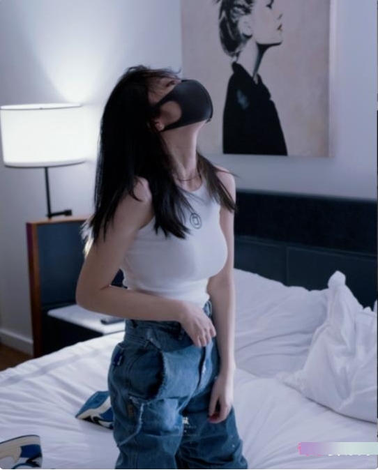 虎牙顶流玩偶姐姐hongkongdoll最新OF私拍合集_1V212MB，文艺少女风情