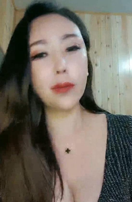 蜜桃御姐推特劲爆自拍28部太顶了15.3G