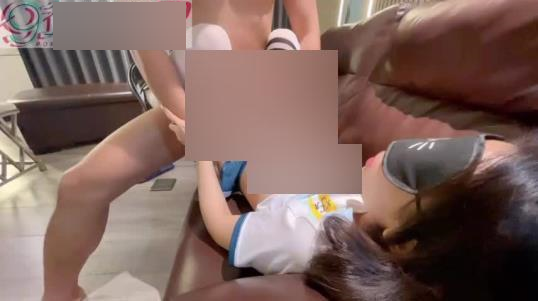 百度盘桃桃高挑丝袜妻子约会单男绿帽粉丝合集10部1G，防河蟹分卷压缩