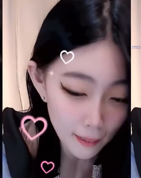 CC主播66睡不醒万元秀1V806M超火辣