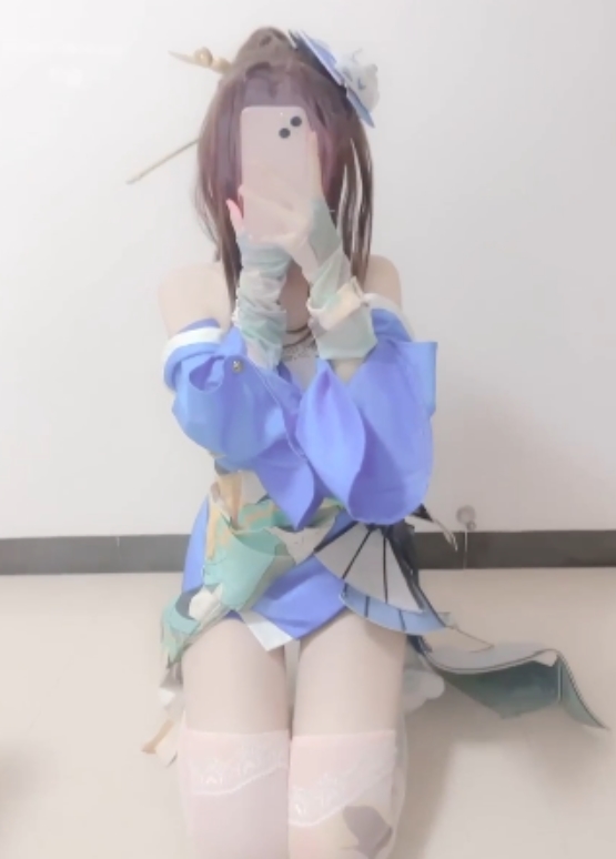 小灵酱13部3.8G反差合集推特清纯学生装太娇嫩了