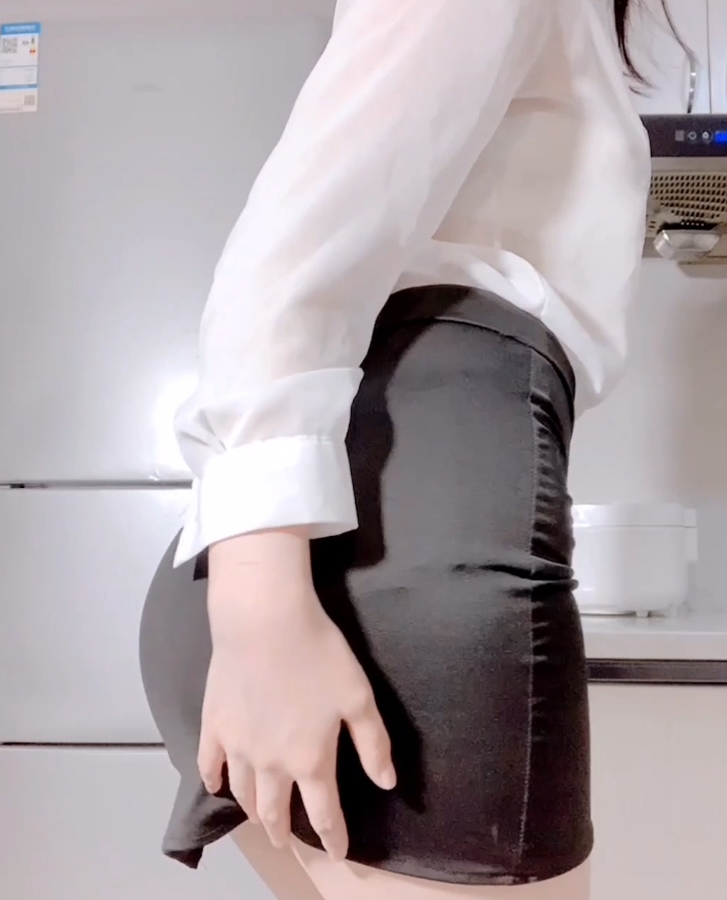 月月酱49.7G大合集皮质绑带装推特展示