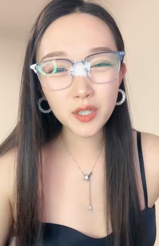 眼镜御姐诱人推特视频合集57部48.6G
